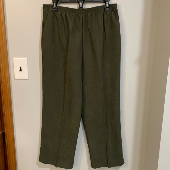 Alfred Dunner Pants - Alfred Dunnar forest green, soft finish. Elastic waist & pockets. NWT. Size 14P